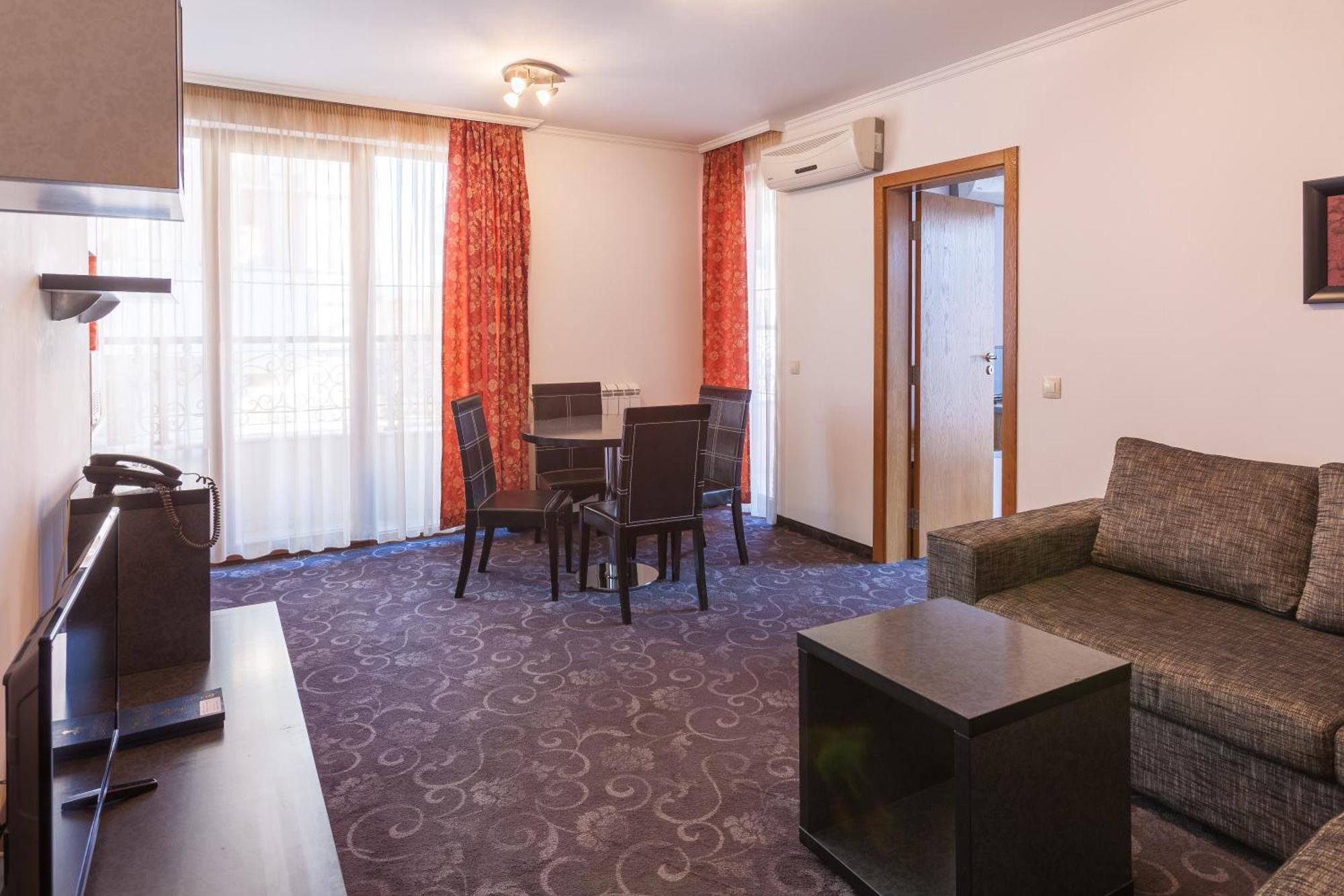 Семеен Хотел Опера Burgas Phòng bức ảnh