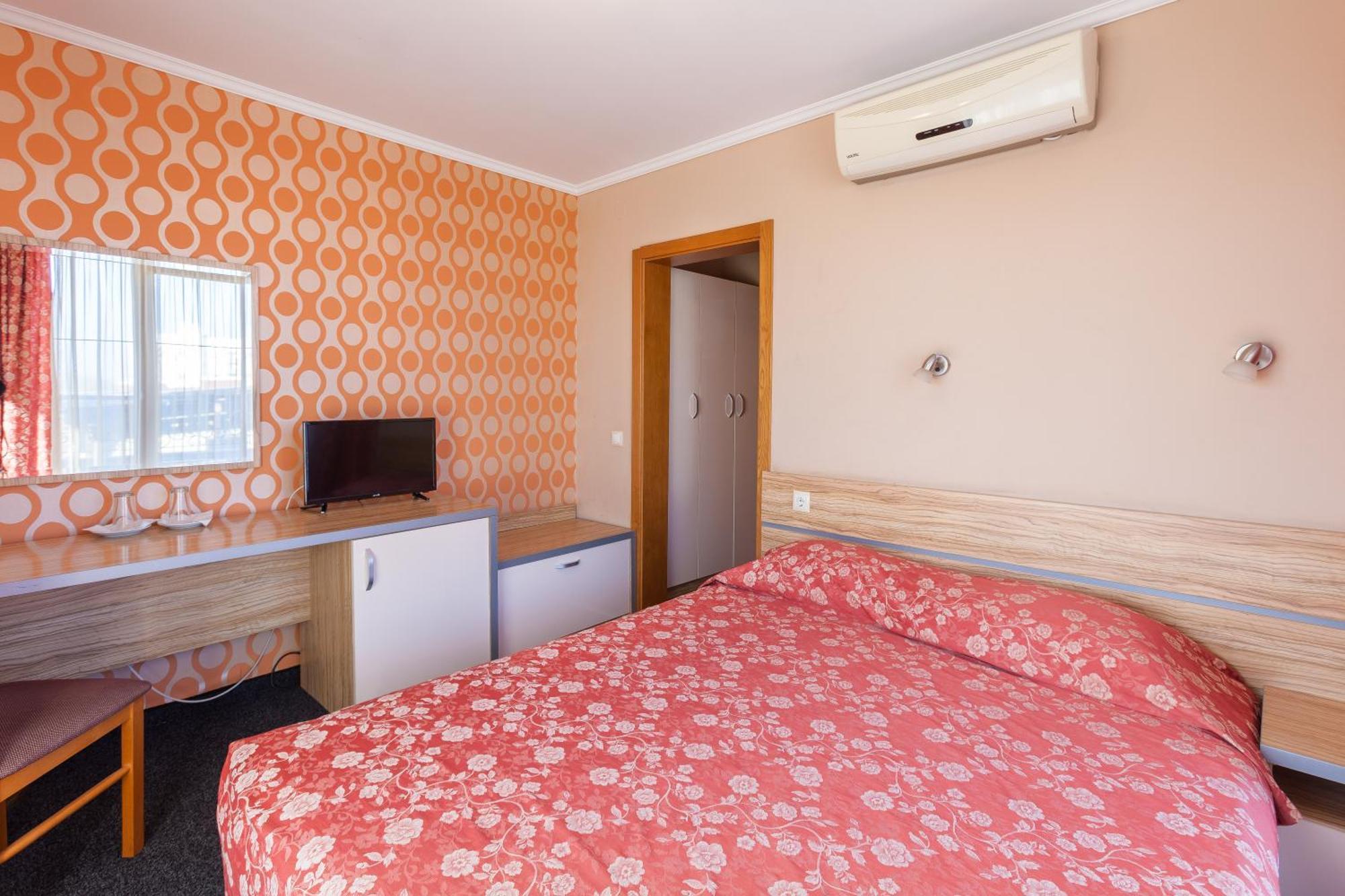 Семеен Хотел Опера Burgas Phòng bức ảnh