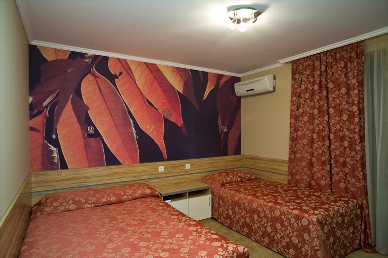 Семеен Хотел Опера Burgas Ngoại thất bức ảnh